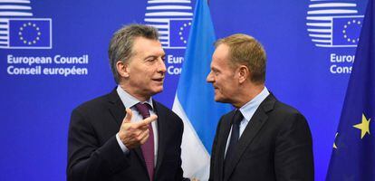 O presidente do Conselho Europeu, Donald Tusk, recebe o presidente da Argentina, Mauricio Macri, em Bruxelas, na segunda-feira.