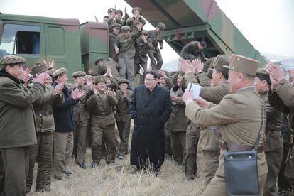 Kim Jong-un, durante os testes o lançamento de mísseis.