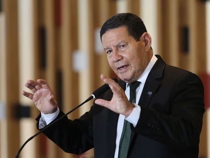 Analistas veem Mourão até como “contradição emulada”.