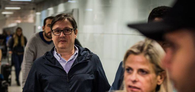 Rocha Loures, no aeroporto, após ter seu nome citado na delação.