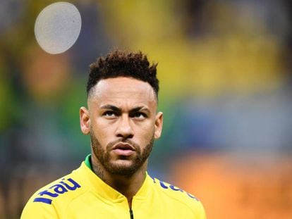 Neymar durante aquecimento do amistoso contra o Catar.