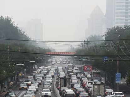Poluição em uma avenida de Pequim, em julho de 2015.