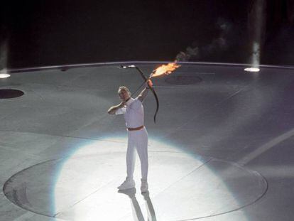Antonio Rebollo acende a pira olímpica em Barcelona 92.