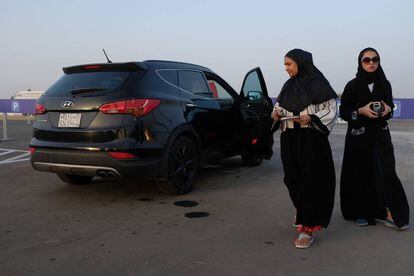 Riad suspende a proibição de dirigir para as mulheres
