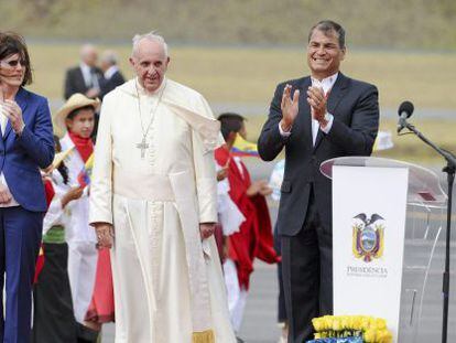 Francisco ao lado do presidente Rafael Correa.