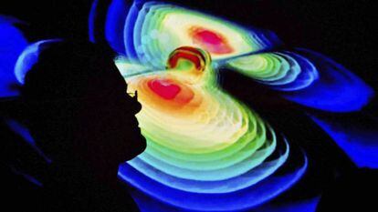Cientista observa uma representa&ccedil;&atilde;o das ondas gravitacionais durante a apresenta&ccedil;&atilde;o da descoberta, em 11 de fevereiro
