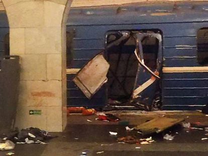 Vagão do trem do metrô atacado nesta segunda-feira em São Petersburgo.