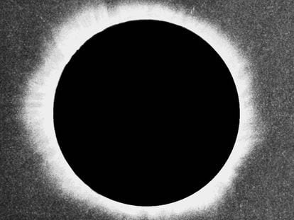 Primeiro eclipse solar fotografado no Chile, em 1893.
