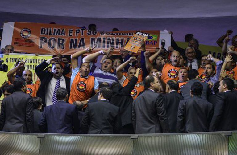 Manifestantes da Força Sindical no plenário da Câmara.