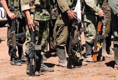 Guerrilheiros das FARC na zona de transição da Guajira, no norte de Colômbia.