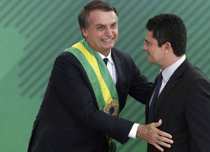 Presidente Jair Bolsonaro e o ministro da Justiça, Sergio Moro, em cerimônia de posse.