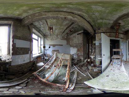 Equipes médicas oxidados em uma habitação de um antigo hospital em Pripyat (Ucrânia).