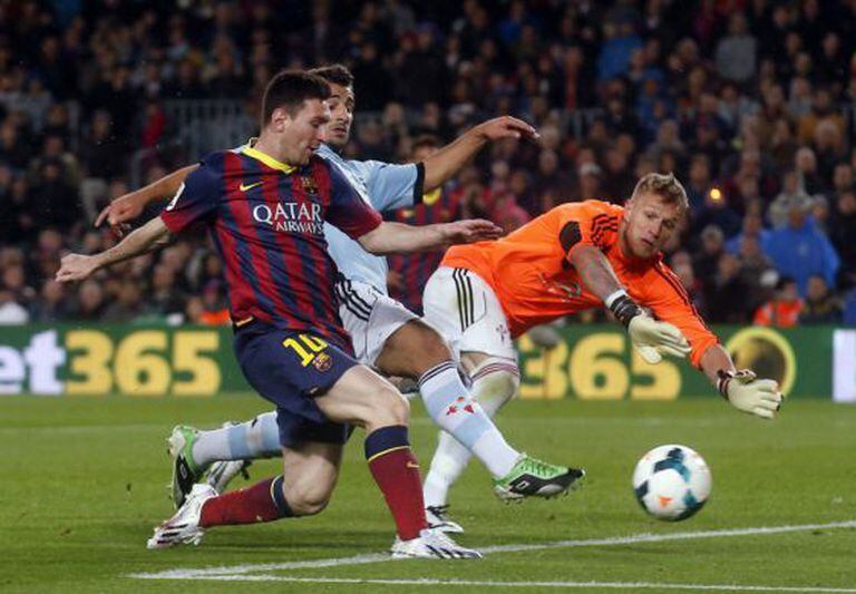 Messi supera Yoel no 2 a 0.