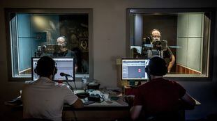 Alex Castro e Alexandre Cumino gravam seus livros nos estúdios da Tocalivros.