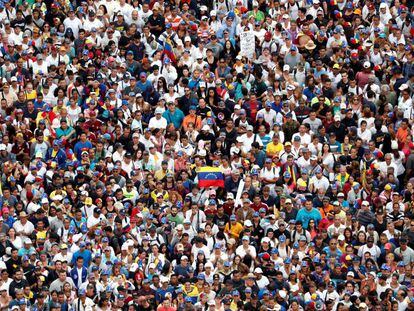 Opositores do Governo de Maduro tomam as ruas de Caracas.