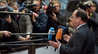O presidente francês, François Hollande, fala com a imprensa na última segunda-feira em Bruxelas