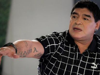 O ex-jogador argentino Diego Maradona, com sua 'nova' cara.