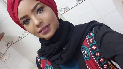 A modelo iemenita Entesar al Hammadi, em foto publicada em suas redes sociais.