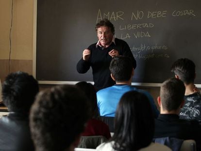 Joaquín Álvarez dá uma palestra sobre homofobia, em Madri.