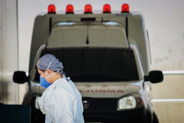 Profissional de saúde em uma unidade de Pronto Atendimento (UPA) em Fortaleza, Ceará. Estado já é o segundo com mais casos do coronavírus