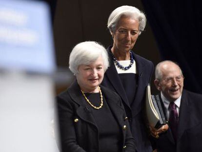 Christine Lagarde, no centro, junto a Janet Yellen e Michel Camdessus.