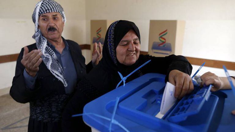 Curda vota no referendo de segunda-feira em um colégio eleitoral de Erbil