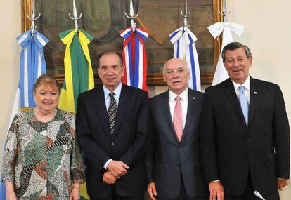 Os chanceleres Susana Malcorra (Argentina), Aloysio Nunes (Brasil), Eladio Loizaga (Paraguai) e Rodolfo Nin Novoa (Uruguai) depois de uma reunião do Mercosul em Buenos Aires, em 9 de março.