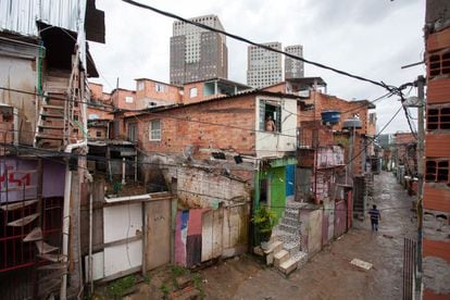 Favela Panorama com o Parque Cidade Jardim ao fundo.