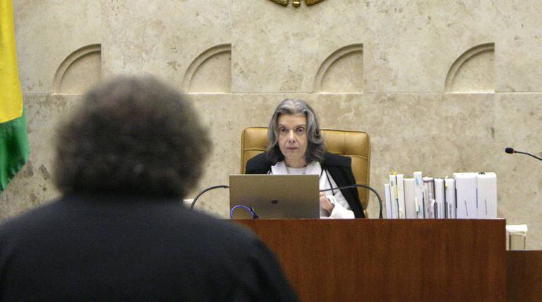 A ministra Cármen Lúcia, em sessão no STF.