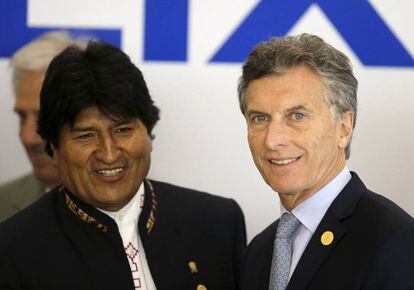 Evo Morales e Mauricio Macri, na c&uacute;pula.