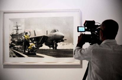 ‘Applause’, 2006. Obra de Banksy exposta na mostra ‘Guerra, capitalismo e liberdade’.
