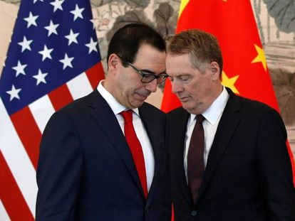 O secretário do Tesouro dos EUA, Steve Mnuchin (à esquerda), e o representante de Comércio, Robert Lighthizer, durante uma visita à China em 1º de maio
