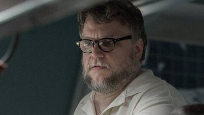 O diretor Guillermo del Toro, na filmagem de ' A Forma da Água'