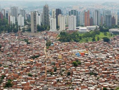 Vista aérea de favela no bairro do Morumbi, em São Paulo.