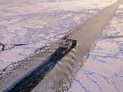 Os navios quebra-gelo são cruciais para assegurar a rota do Ártico.