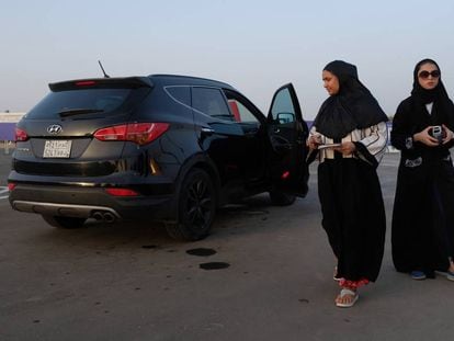 Riad suspende a proibição de dirigir para as mulheres