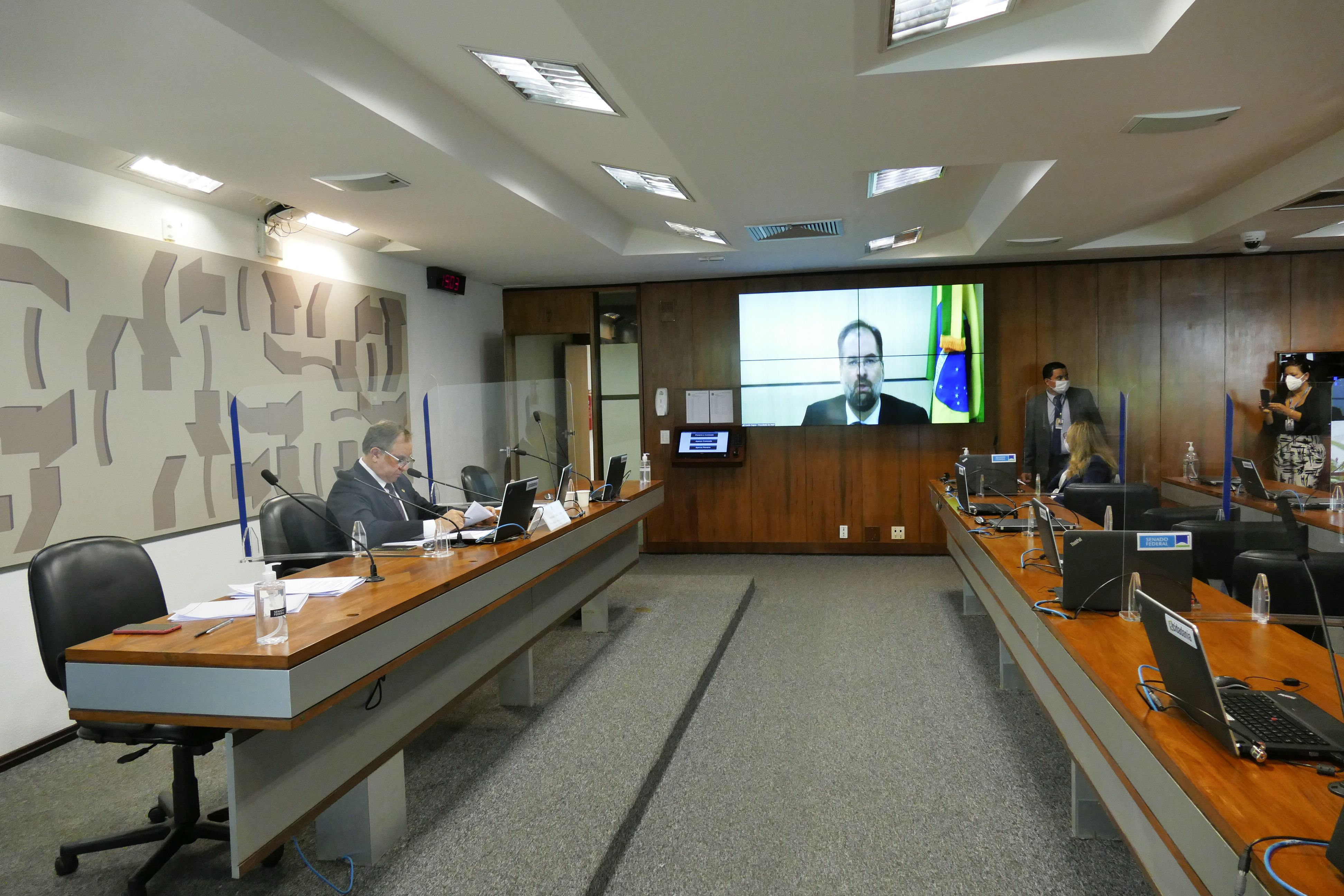 Audiência pública no Senado para esclarecer crise no Inep, órgão responsável pelo Enem. Em pronunciamento via videoconferência, está o presidente da autarquia, Danilo Dupas.