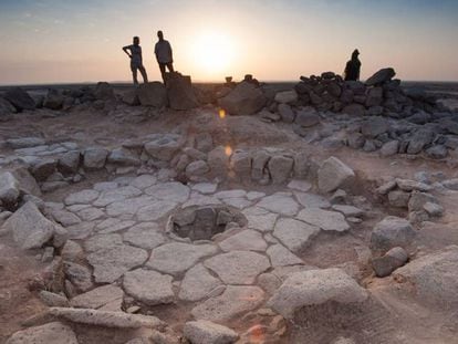 Os pedaços de pão foram achados numa lareira (centro da imagem) no sítio arqueológico natufiano de Shubayqa 1