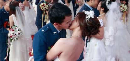"Os recém-casados conhecem de forma inconsciente se o seu casamento será bem-sucedido", disse o responsável pelo estudo. / Pichi Chuang (Reuters)