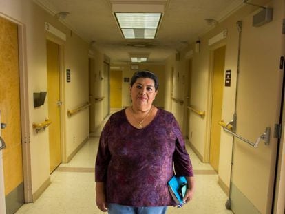 Betty Basulto, que tem cobertura médica graças ao Obamacare, em Bakersfield.