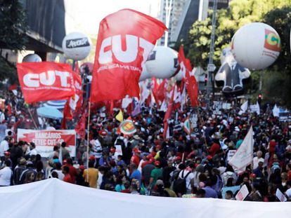 Protesto realizado no fim de março contra as reformas trabalhista e da previdência, em São Paulo.