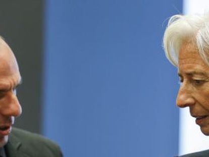 Varufakis e Lagarde durante a reunião do Eurogrupo em Luxemburgo em 18 de junho.