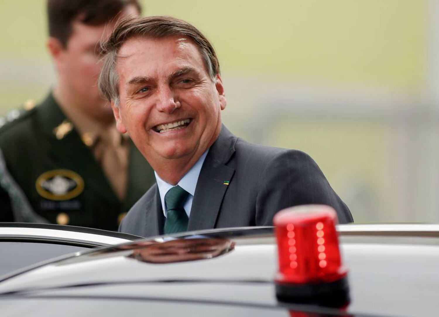 O presidente Bolsonaro na semana passada sai de sua residência em Brasília.