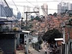 Torres y &#39;favelas&#39;, en São Paulo.