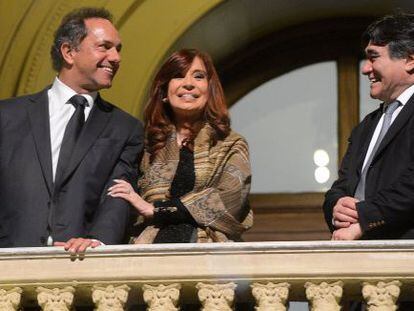 Kirchner e Scioli (&agrave; esq.), na Casa Rosada.