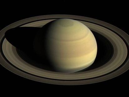 Saturno e seus anéis fotografados pela sonda 'Cassini'.