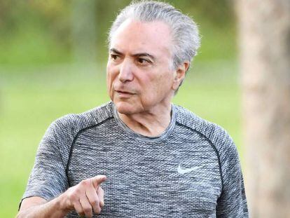 Michel Temer durante caminhada no Pal&aacute;cio do Jaburu, no dia 4.