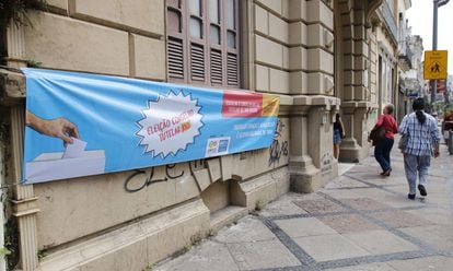 Cartaz anuncia votação para o Conselho Tutelar no Rio em 2019.