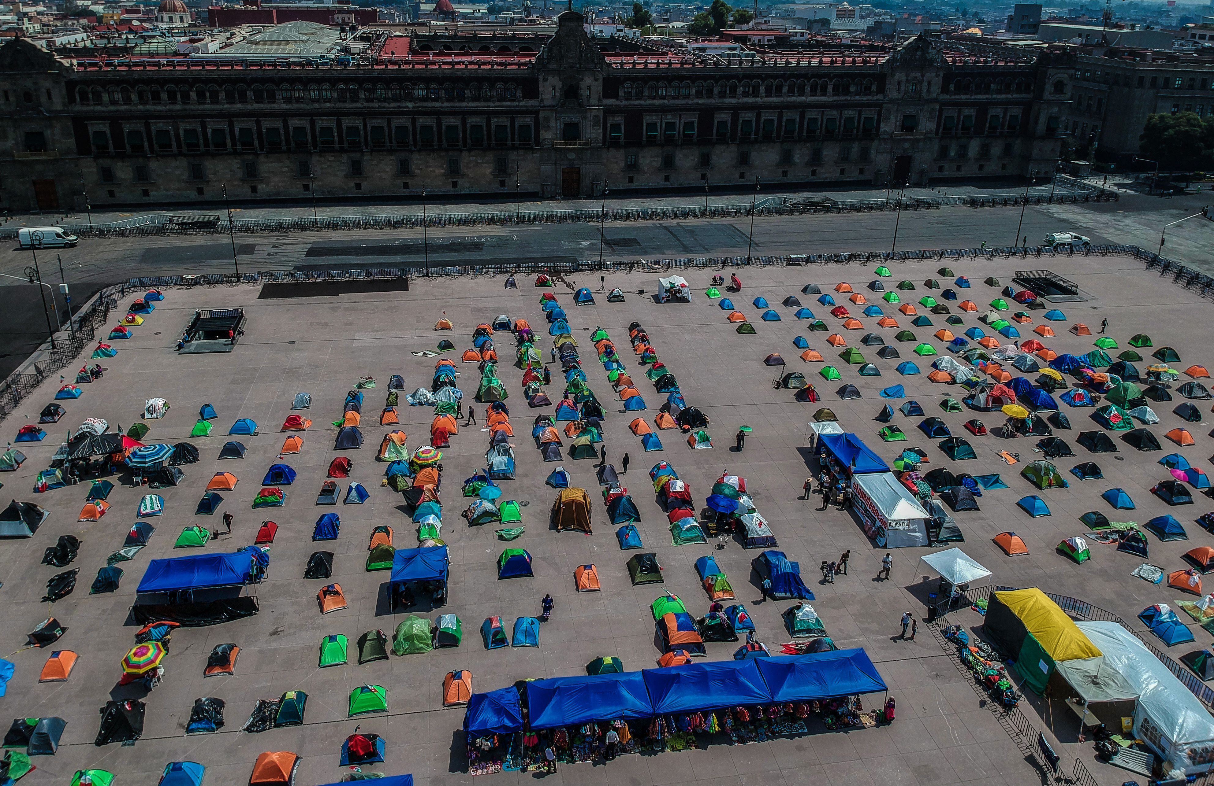 Aspecto do acampamento da FRENA instalado na principal praça da cidade do México, o Zócalo, em outubro de 2020.