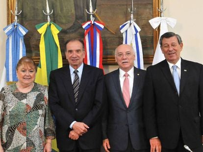 Os chanceleres Susana Malcorra (Argentina), Aloysio Nunes (Brasil), Eladio Loizaga (Paraguai) e Rodolfo Nin Novoa (Uruguai) depois de uma reunião do Mercosul em Buenos Aires, em 9 de março.